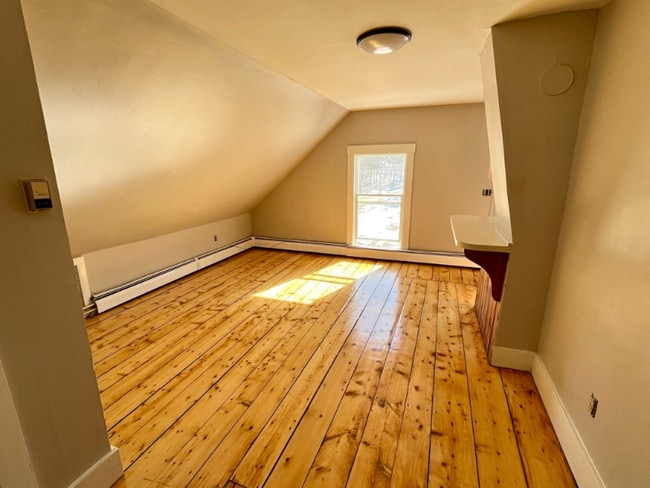 50 N Main St in Strong, ME - Foto de edificio - Building Photo