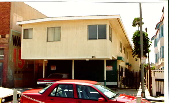 24 Brook Ave in Venice, CA - Foto de edificio