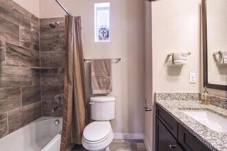 3831 Harry Wurzbach Rd in San Antonio, TX - Building Photo - Building Photo