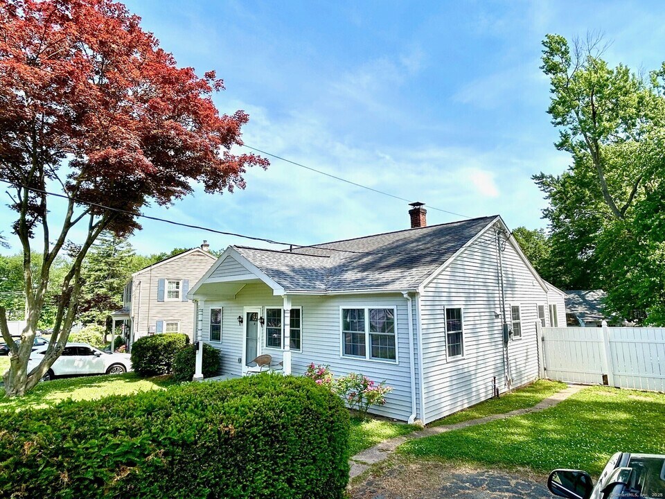 89 Cortland Cir in West Hartford, CT - Building Photo