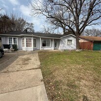 2615 E Mitchell St in Arlington, TX - Building Photo