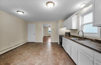 18 Chalmers St, Unit 18 in Manchester, CT - Building Photo - Building Photo