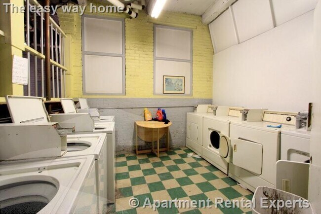 29 Park Dr, Unit #5 in Boston, MA - Building Photo - Building Photo