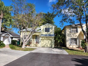 9863 SW 117th Pl in Miami, FL - Building Photo - Building Photo