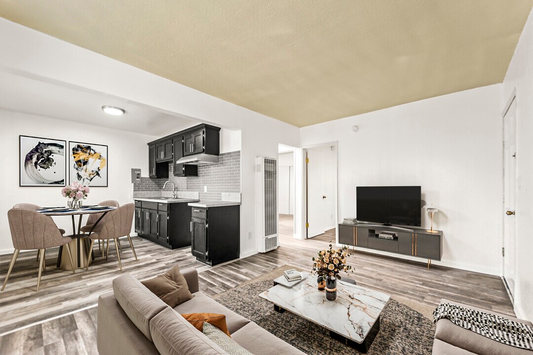 8027 S Broadway in Los Angeles, CA - Building Photo