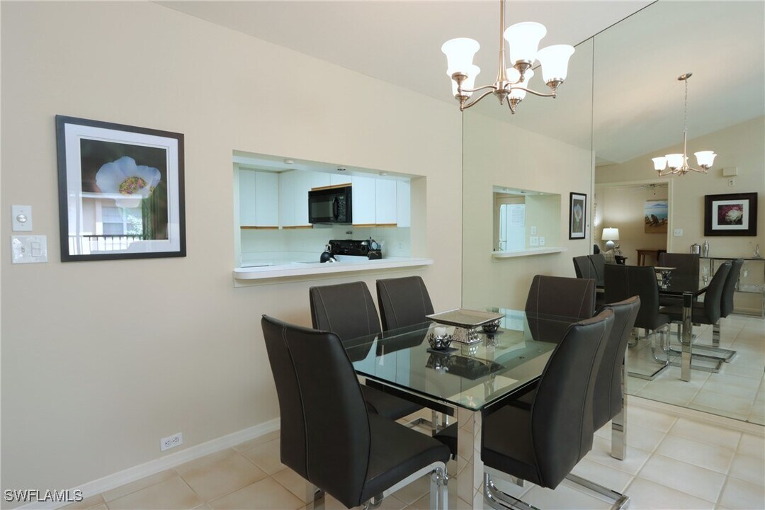 5637 Turtle Bay Dr in Naples, FL - Building Photo