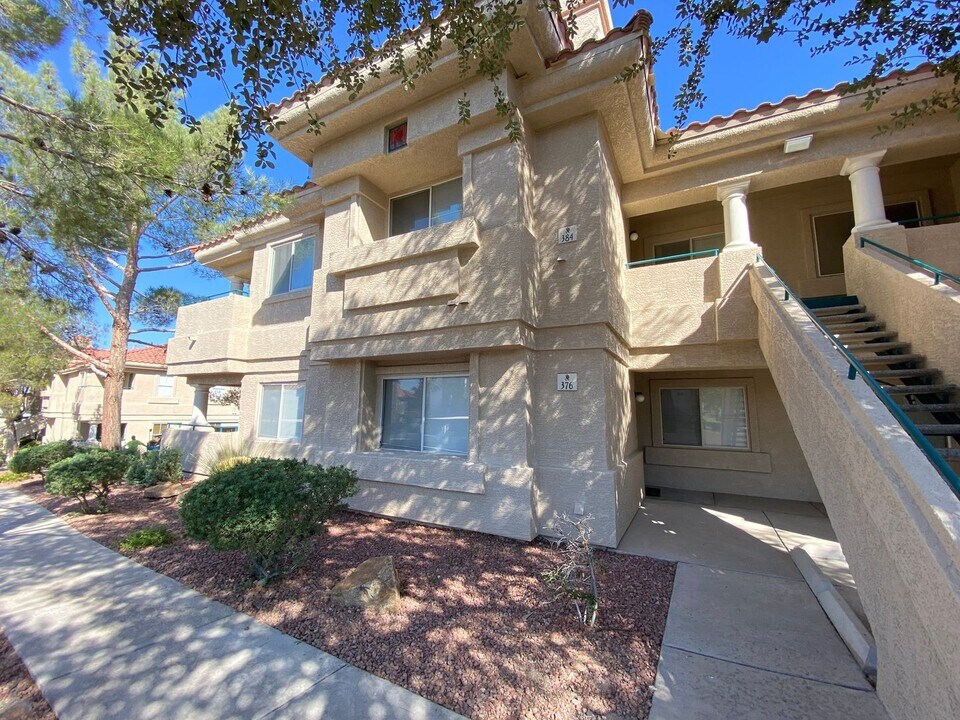 384 Sunward Dr in Henderson, NV - Building Photo