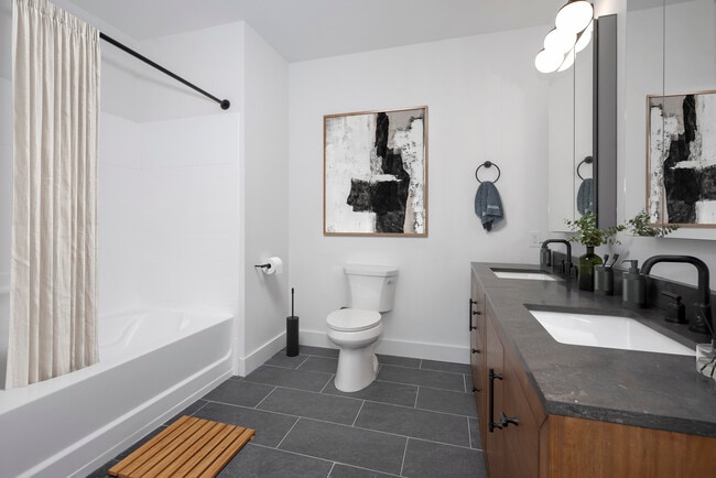 55 Riverwalk in West New York, NJ - Building Photo - Building Photo