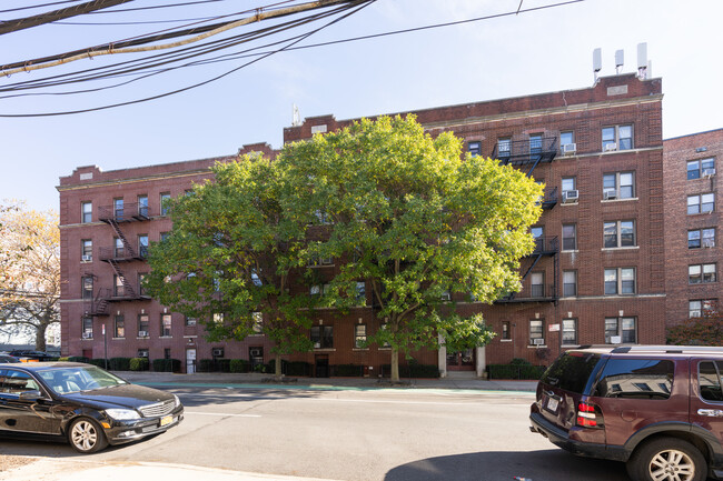 3083 Crescent St in Astoria, NY - Foto de edificio - Building Photo