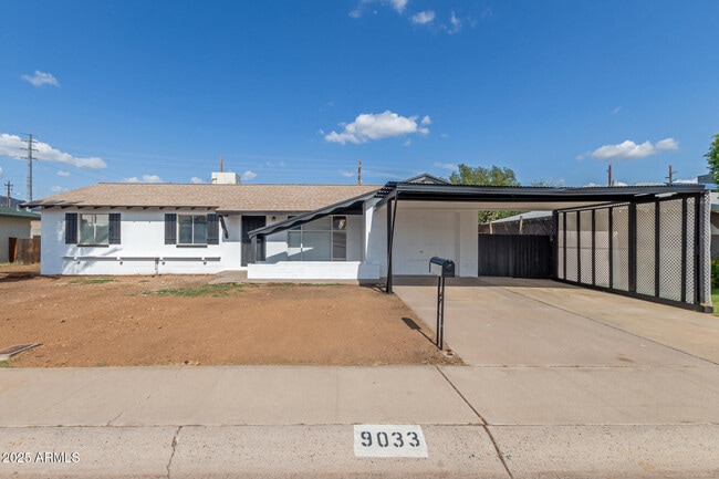 9033 N 15th Dr in Phoenix, AZ - Building Photo - Building Photo