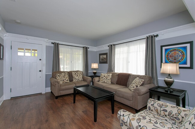 1990 E Villa St in Pasadena, CA - Building Photo - Building Photo