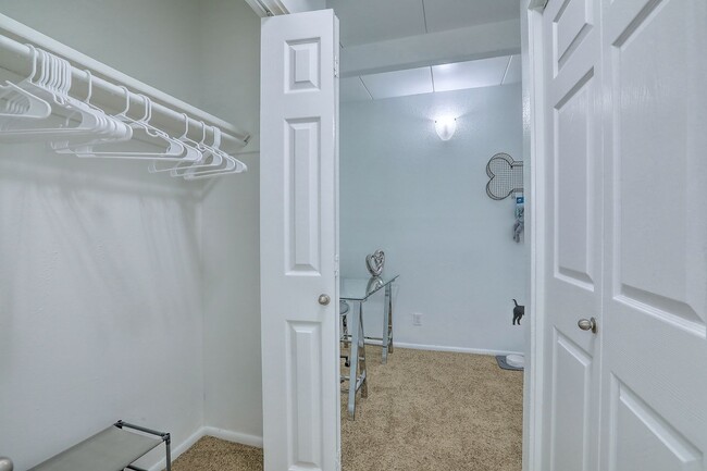 The Valencia Apartments in Albuquerque, NM - Foto de edificio - Interior Photo