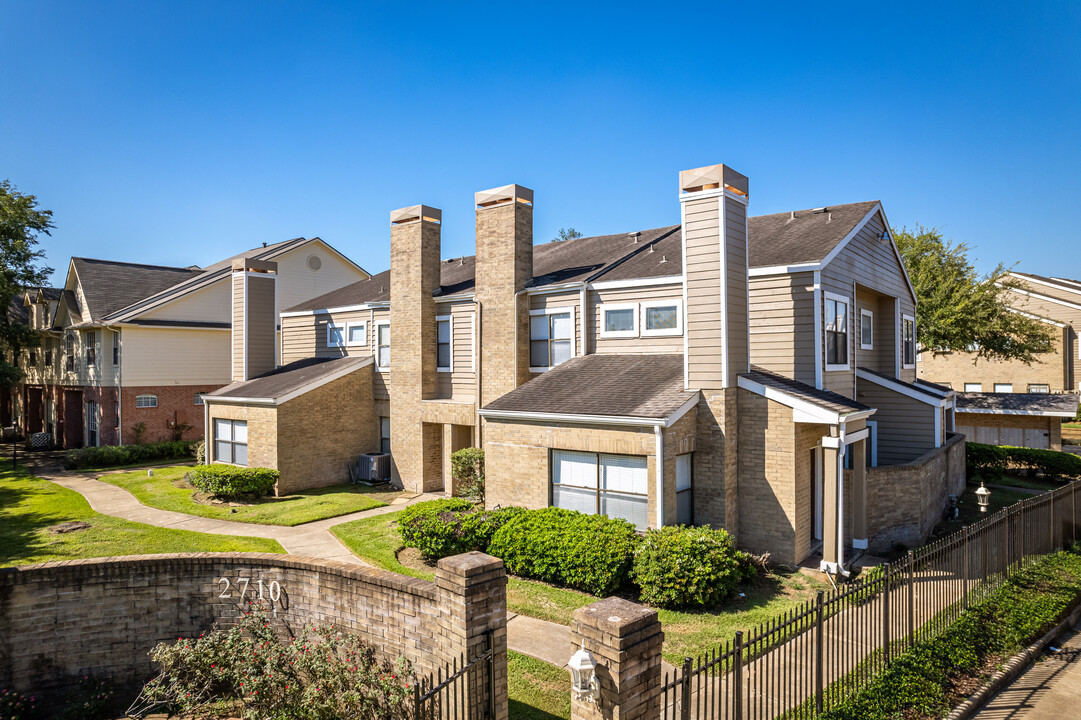 Grants Lake Condominiums in Sugar Land, TX - Building Photo