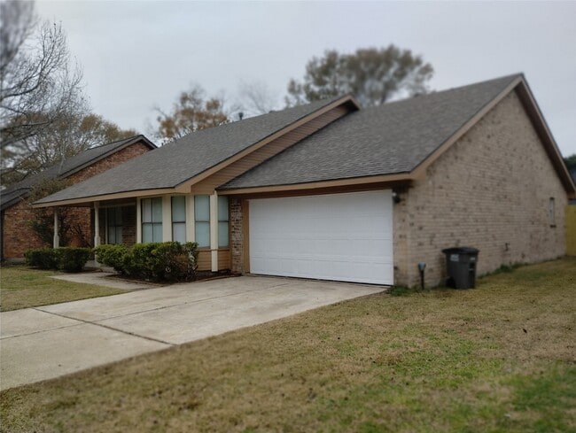 10214 Green Valley Ln