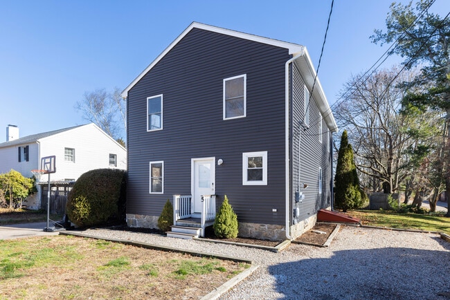 5 School Ln in South Kingstown, RI - Foto de edificio - Building Photo