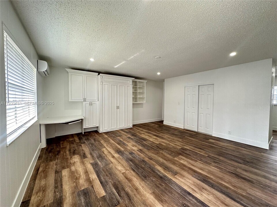 112 NW 2nd Ave in Hallandale Beach, FL - Building Photo