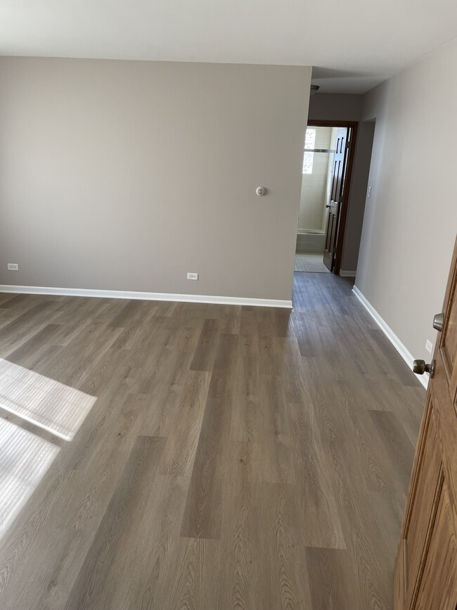 24 N Main St in Glen Ellyn, IL - Building Photo - Building Photo