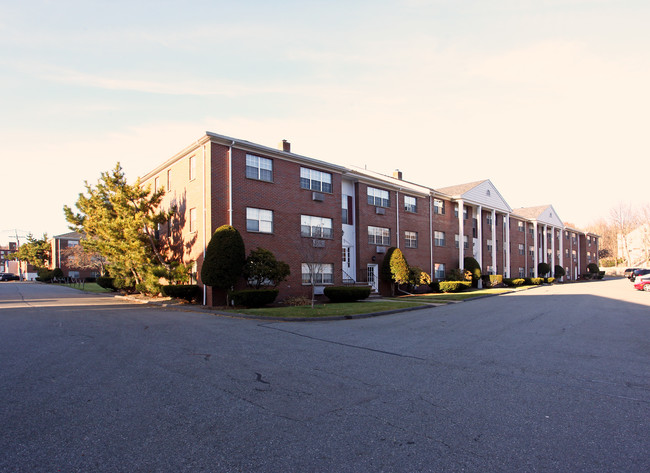 Old Colony Apartments in Arlington, MA - Building Photo - Building Photo