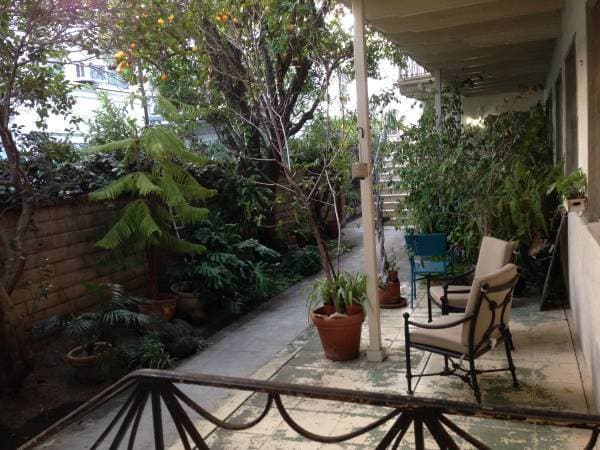 9921 Robbins Dr, Unit #3 in Beverly Hills, CA - Building Photo - Building Photo