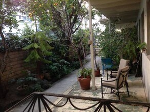 9921 Robbins Dr, Unit #3 in Beverly Hills, CA - Building Photo - Building Photo