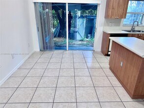 1631 SE 30th St in Homestead, FL - Foto de edificio - Building Photo
