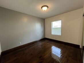 7315 Owensmouth Ave in Los Angeles, CA - Building Photo - Building Photo