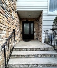 27 Kingfisher Ct in Marlboro, NJ - Building Photo - Building Photo