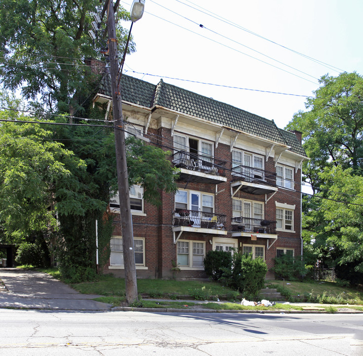 1820 Noble Rd in East Cleveland, OH - Building Photo