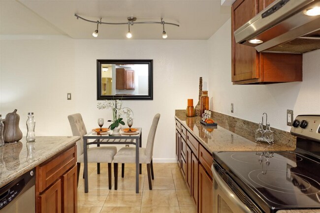 66 Fairmount Ave in Oakland, CA - Building Photo - Building Photo