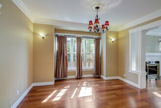 5042 7th Ave NE in Seattle, WA - Building Photo - Building Photo