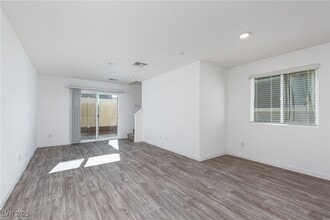 12130 Midnight Pine Rd in Las Vegas, NV - Building Photo - Building Photo