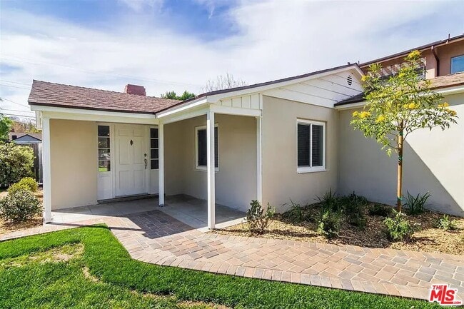 539 S Parish Pl in Burbank, CA - Building Photo - Building Photo