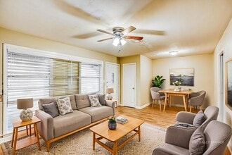 1610 13th Ave N in Texas City, TX - Building Photo - Building Photo