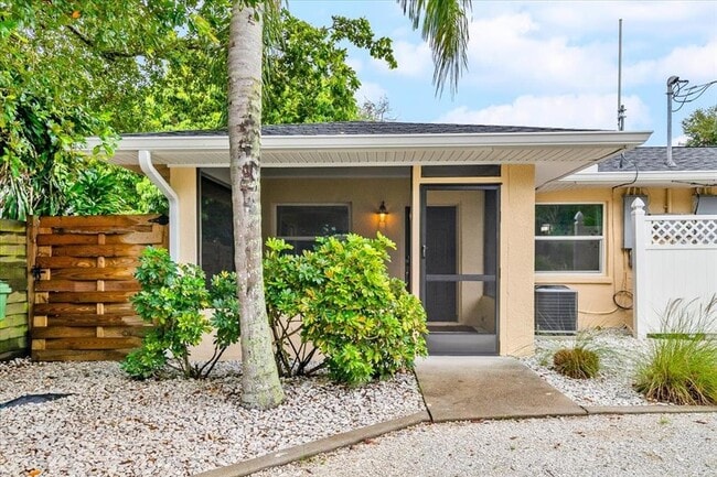 3901 Iroquois Ave in Sarasota, FL - Building Photo - Building Photo