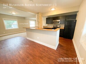948 Muskegon Ave NW in Grand Rapids, MI - Building Photo - Building Photo