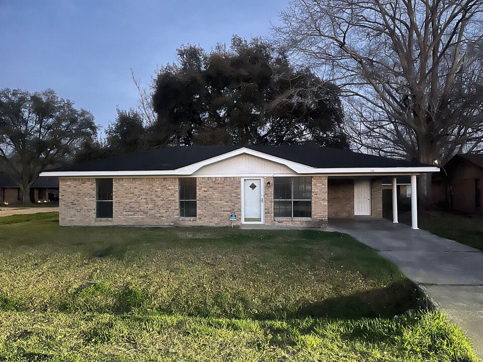 101 Dutch Cir in Lafayette, LA - Building Photo