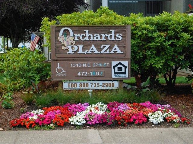 Orchards Plaza in McMinnville, OR - Building Photo - Building Photo