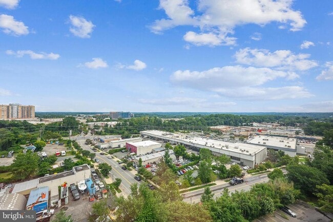 11801 Rockville Pike in Rockville, MD - Building Photo - Building Photo