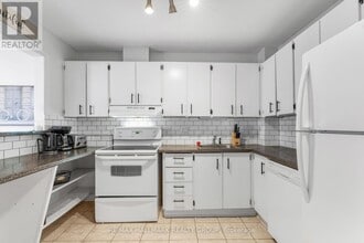 3445 Uplands Dr in Ottawa, ON - Building Photo - Building Photo