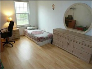 42 Tanglewood Ct in Monmouth Junction, NJ - Building Photo - Building Photo