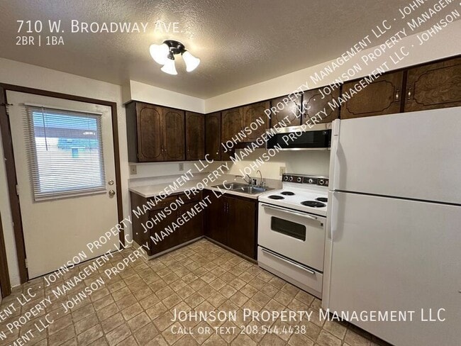 710 W Broadway Ave in Meridian, ID - Building Photo - Building Photo