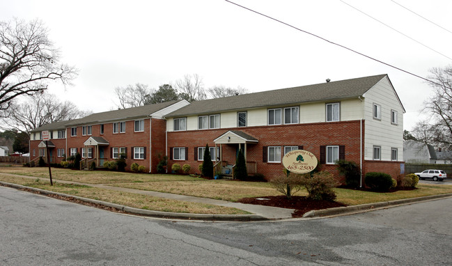 East Pollux Apartments in Portsmouth, VA - Building Photo - Building Photo