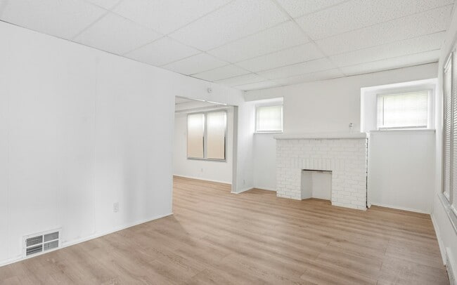 property at 1554 Larchmont Rd