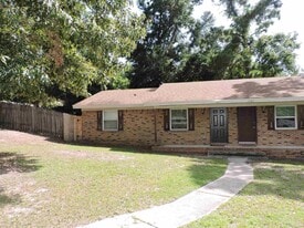4911 Yacht Harbor Cir in Pensacola, FL - Building Photo