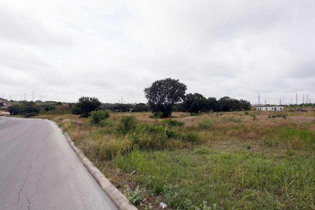 Lonesome Dove Apartments in San Antonio, TX - Building Photo - Building Photo