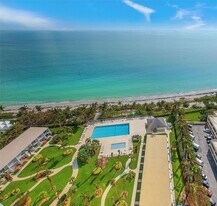 881 Ocean Dr in Key Biscayne, FL - Building Photo