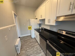 1805 Beacon St, Unit 2 in Brookline, MA - Building Photo - Building Photo