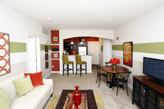 Welcome Home to The Ivy Towns + Flats in West Lafayette, IN - Foto de edificio - Interior Photo