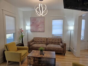 1318 Englewood Ave in St. Paul, MN - Building Photo - Building Photo