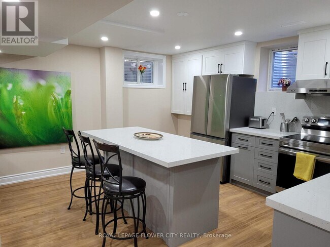 2551 Old Carriage Rd in Mississauga, ON - Building Photo - Building Photo